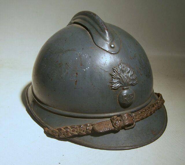 诞生于第一次世界大战中的士兵保护神--钢盔