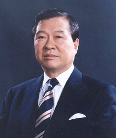 金大中( kim dae-jung 1925～ )1943年中学毕业后,在一个日本人公司中