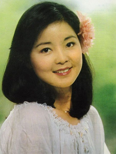 邓丽君离开这个世界的时候,最后的依恋,只有妈妈.